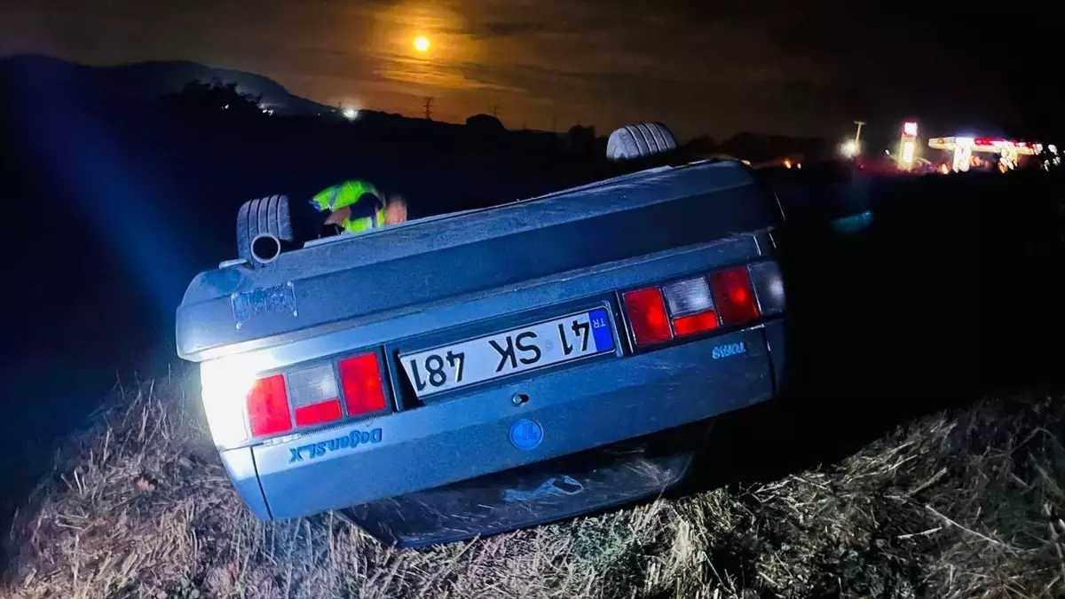 Çanakkale’de Otomobil Tarlaya Devrildi: 2 Yaralı