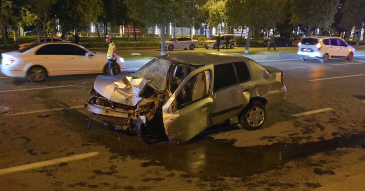 Kartal’da refüjü aşan otomobil ağaca çarparak yola savruldu