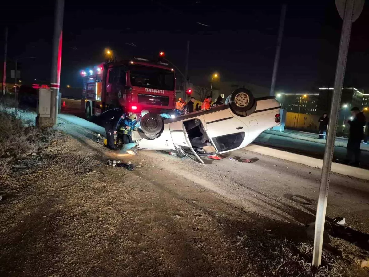 Alkollü Sürücü Direğe Çarptı, Takla Attı