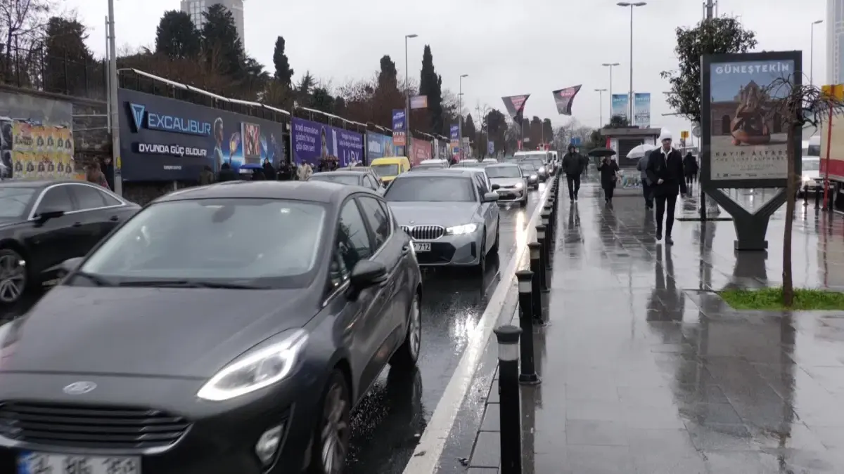 Köprü ve Otoyol Zammına Sürücüler İsyan Etti: Gırtlağımıza Kadar Dolduk.. Vatandaşın Sırtından İnmiyorlar.