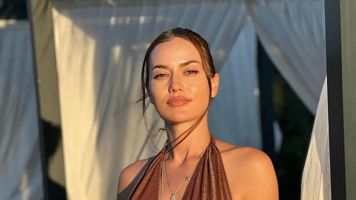 Şimdi de golfteki hünerlerini sergiledi! Fahriye Evcen’in fit mi fit paylaşımlarına beğeni yağdı!